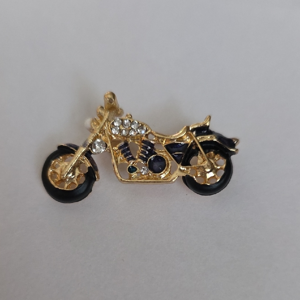 Motorcycle-themed brooch—perfect for riders, rebels,